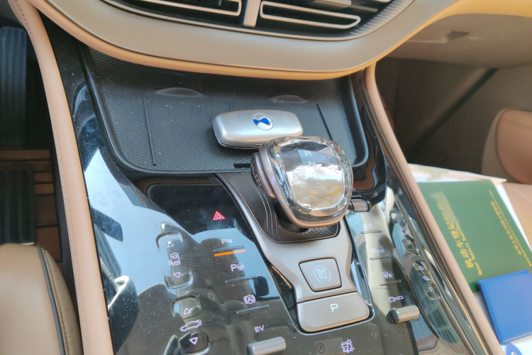 腾势D9 2022款 DM-i 970 四驱旗舰型局部细节18