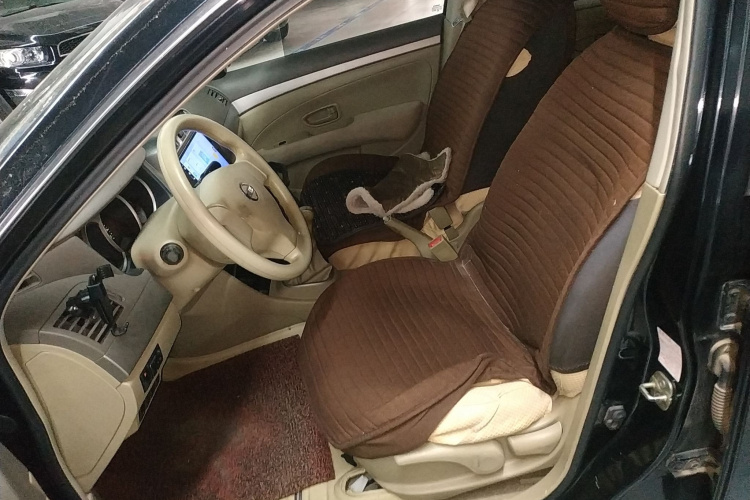 日产 轩逸 2012款 经典 1.6XE 手动舒适版中控内饰19