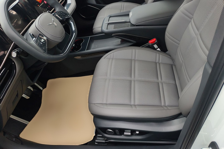 红旗EH7 2024款 690 Pro中控内饰19