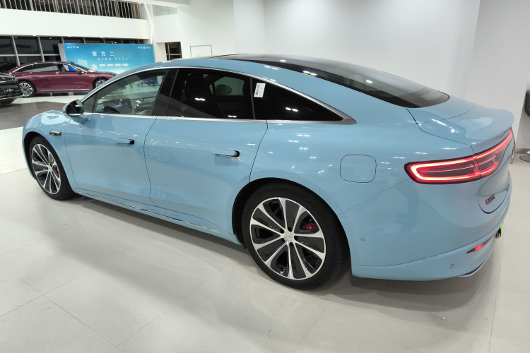 鸿蒙智行 智界S7 2024款 Ultra 四驱旗舰版车身外观4