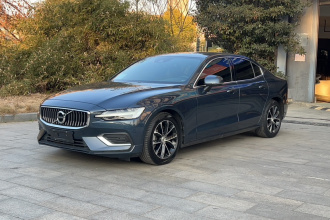 沃尔沃S60 2022款 B4 智逸豪华版