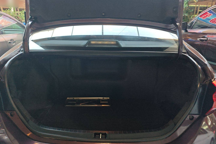 丰田 雷凌 2016款 双擎 1.8H GS E-CVT精英天窗版局部细节23