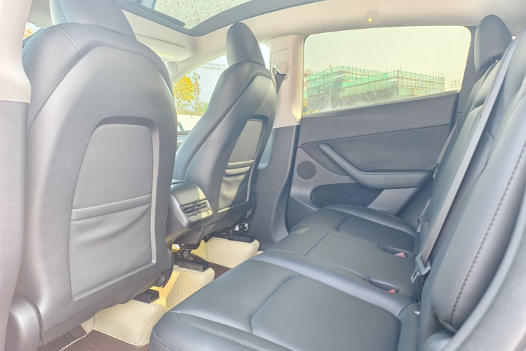 特斯拉 Model Y 2023款 后轮驱动版中控内饰7003