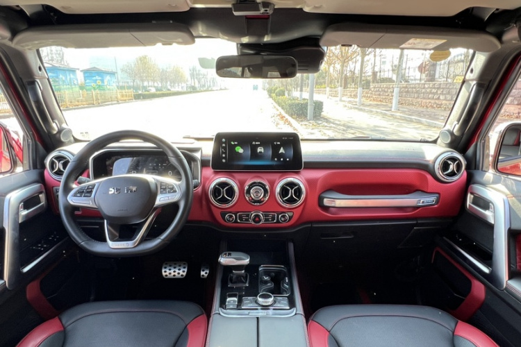 北京BJ40 2023款 2.0T 自动四驱城市猎人版侠客型中控内饰7004