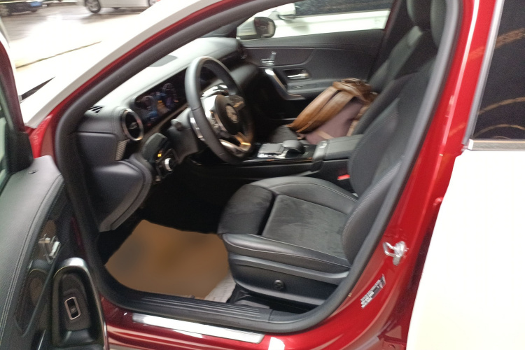 奔驰A级 2019款 A 200 L 运动轿车局部细节19