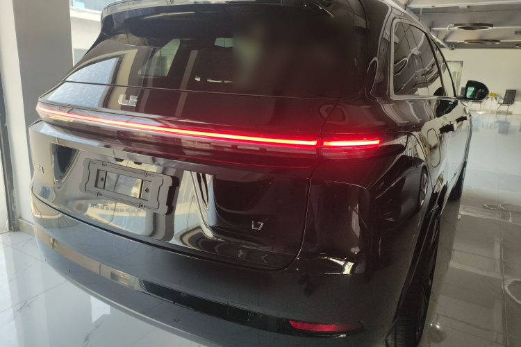 理想汽车 理想L7 2025款 Ultra 智能焕新版车身外观7