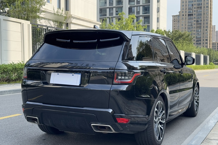 路虎 揽胜运动版 2022款 3.0 L6 耀黑版车身外观6001