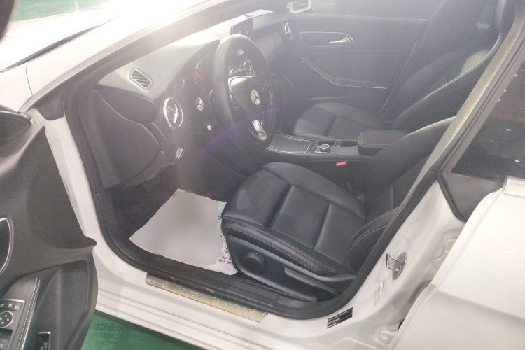 奔驰CLA 2019款 CLA 200 动感型中控内饰7003