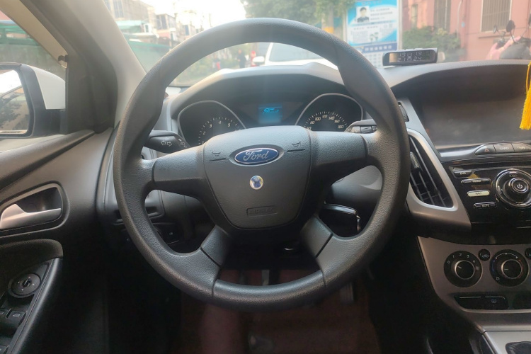 福特 福克斯 2012款 两厢 1.6L 手动舒适型局部细节13