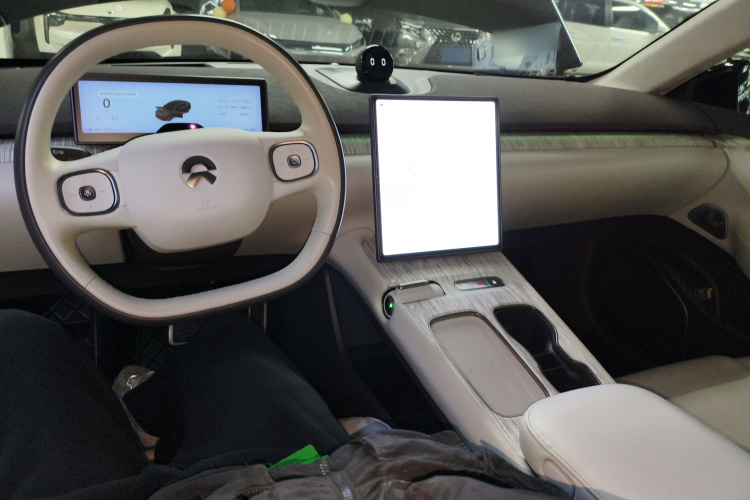 蔚来ET7 2022款 100kWh中控内饰12