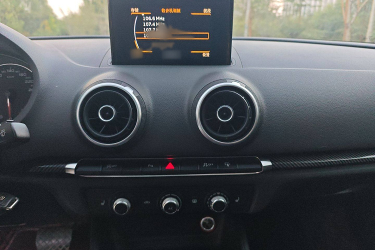 奥迪A3 2015款 Limousine 35 TFSI 百万纪念智领型中控内饰7005