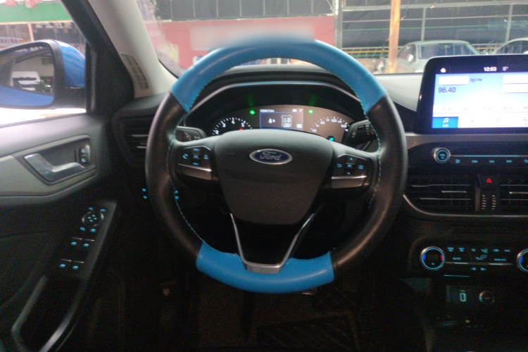 福特 福克斯 2020款 三厢 EcoBoost 180 自动锋潮型中控内饰13