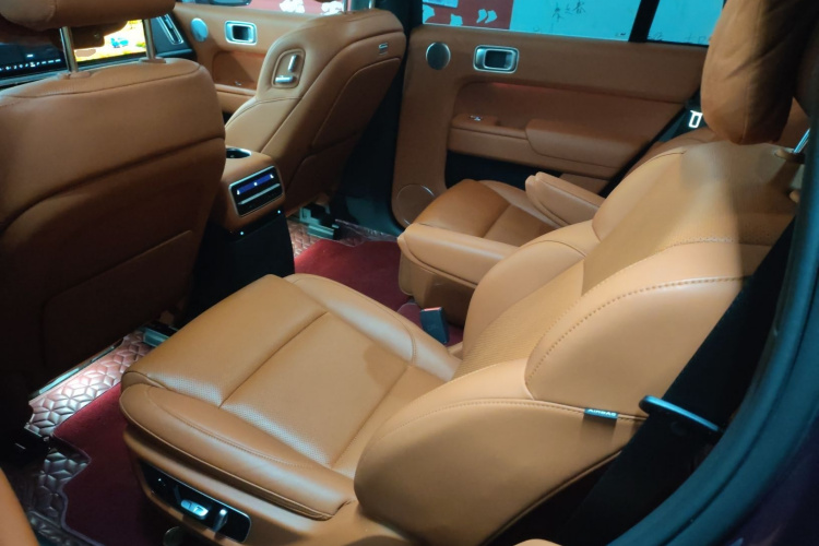 理想汽车 理想L9 2022款 Max中控内饰21