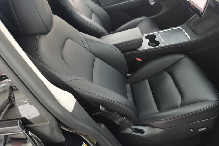 特斯拉 Model Y 2022款 改款 后轮驱动版中控内饰41