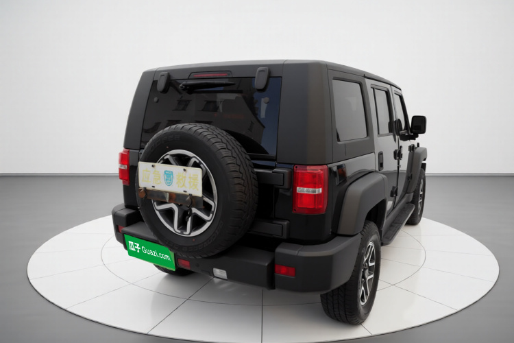 北京越野 北京BJ40 2016款 40L 2.3T 自动四驱尊享版车身外观7