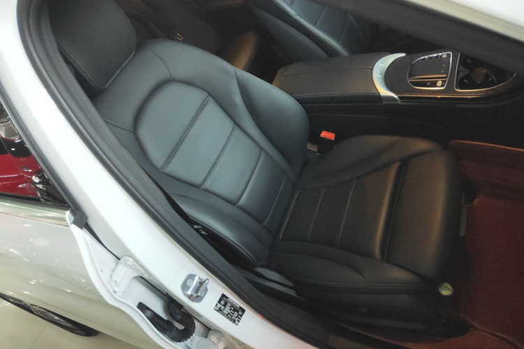 奔驰C级 2019款 C 180 L 时尚型运动版局部细节41