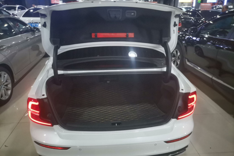 沃尔沃S60 2020款 T5 智雅运动版机舱底盘23