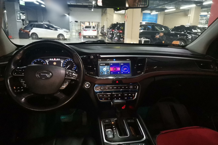 广汽传祺 传祺GS8 2017款 320T 四驱豪华智联版（七座）中控内饰7002