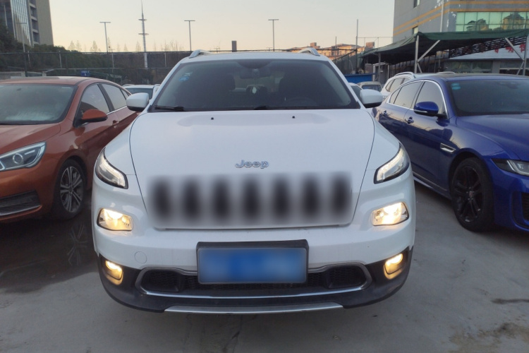 Jeep 自由光 2017款 2.0L 优越版车身外观2