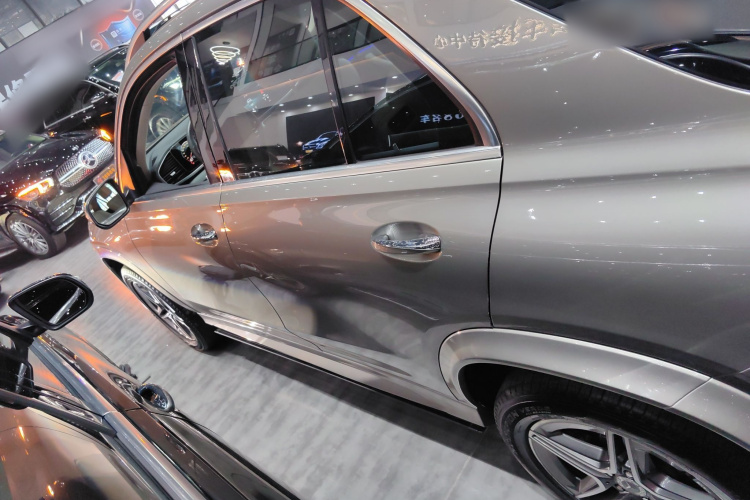 奔驰GLE 2020款 GLE 450 4MATIC 时尚型车身外观4