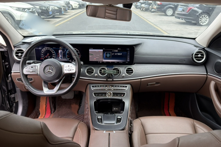 奔驰E级 2020款 改款 E 300 L 运动时尚型中控内饰7008