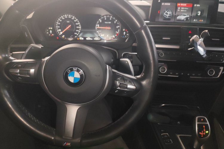 宝马3系 2019款 320Li M运动套装中控内饰7002