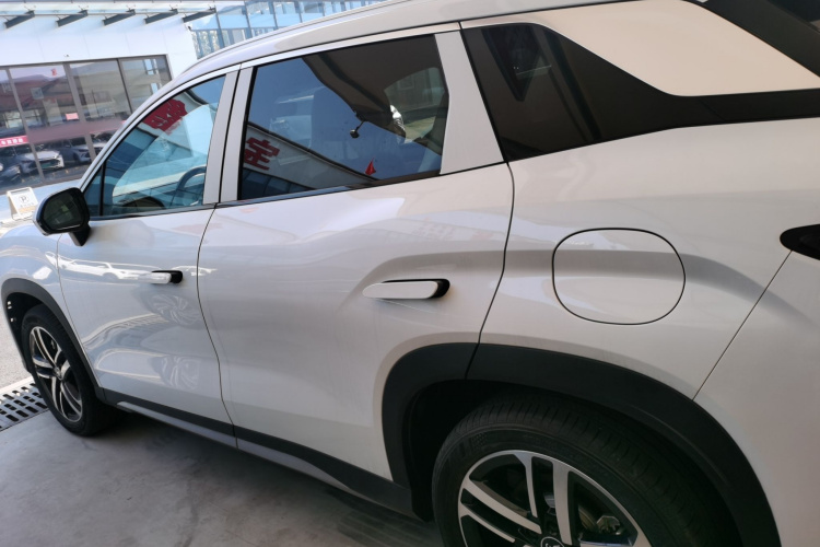 比亚迪 宋L DM-i 2024款 112km 领先型车身外观4