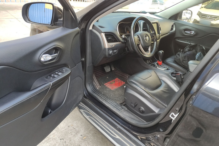 Jeep 自由光 2017款 2.0L 优越版中控内饰20