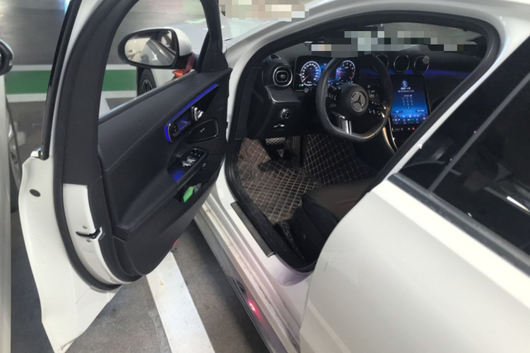 奔驰C级 2023款 C 200 L 运动版中控内饰20