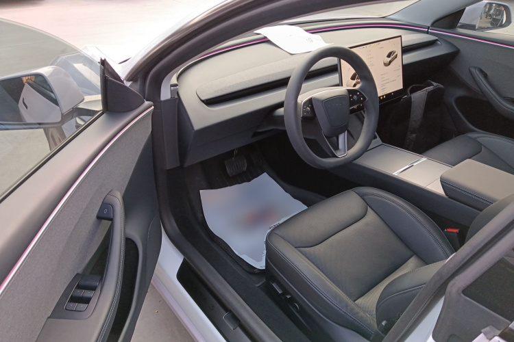 特斯拉 Model 3 2023款 后轮驱动版中控内饰7003