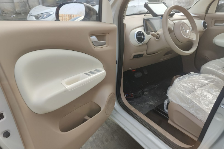 五菱汽车 宏光MINIEV 2025款 四门版 进阶款中控内饰7003