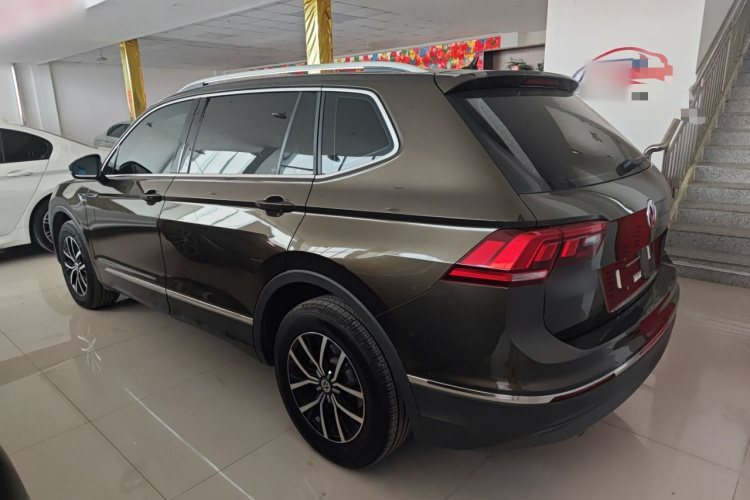 大众 途观L 2018款 330TSI 自动两驱豪华版车身外观4