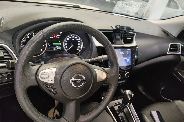 日产 轩逸 2019款 1.6XV CVT智联尊享版 国VI中控内饰7002