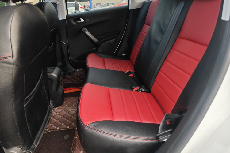 标致2008 2014款 1.6L 自动潮流版中控内饰21