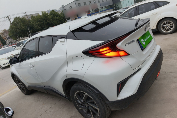 丰田C-HR 2021款 2.0L 豪华版车身外观4