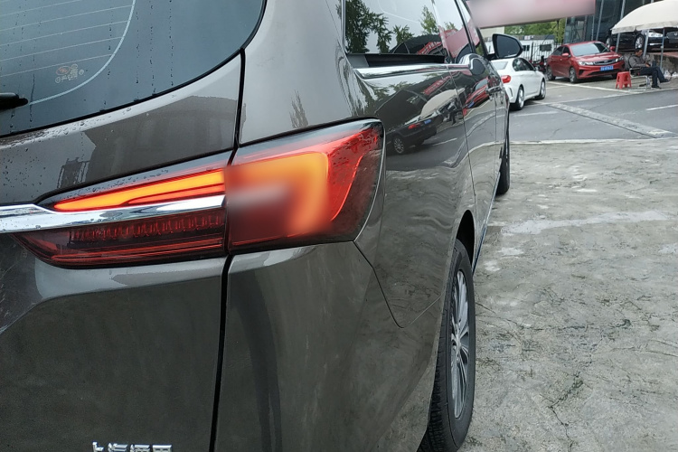 别克GL8 2023款 陆上公务舱 智享型车身外观9