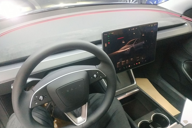 特斯拉 Model Y 2025款 长续航全轮驱动 首发版中控内饰7002