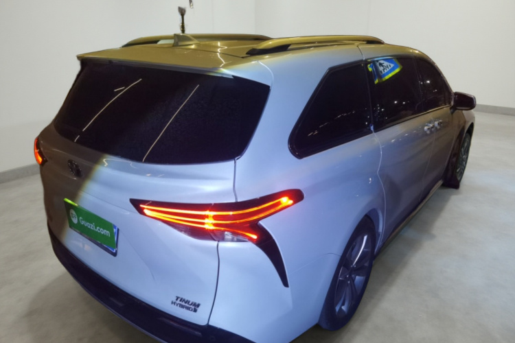 丰田 赛那SIENNA 2021款 2.5L混动 铂金版车身外观7