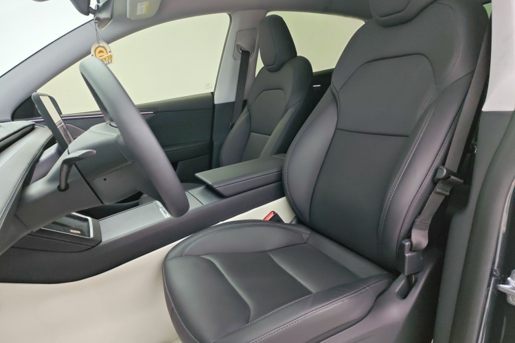 特斯拉 Model Y 2025款 长续航全轮驱动 首发版局部细节19