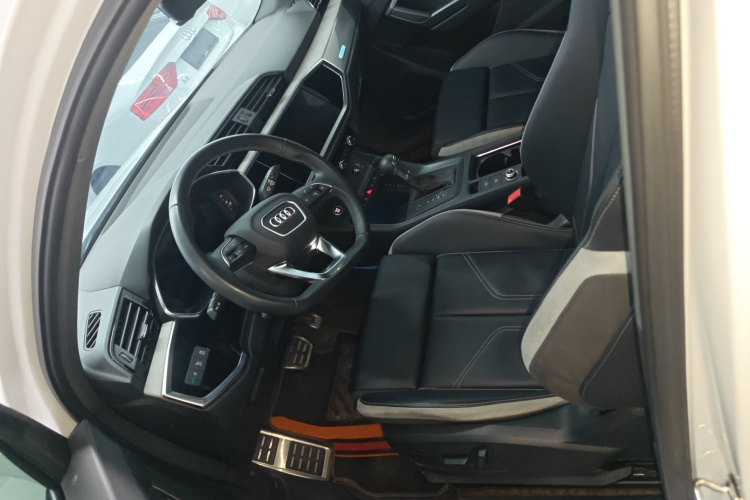 奥迪Q3 2024款 35 TFSI 时尚动感型中控内饰19