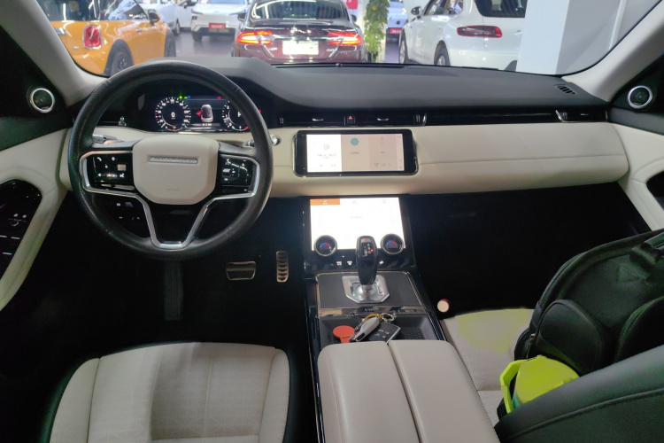 路虎 揽胜极光 2021款 极光L 249PS R-Dynamic First edition 首发版中控内饰7002