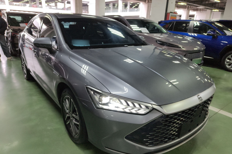 比亚迪 秦PLUS 2021款 DM-i 120KM 旗舰型车身外观3