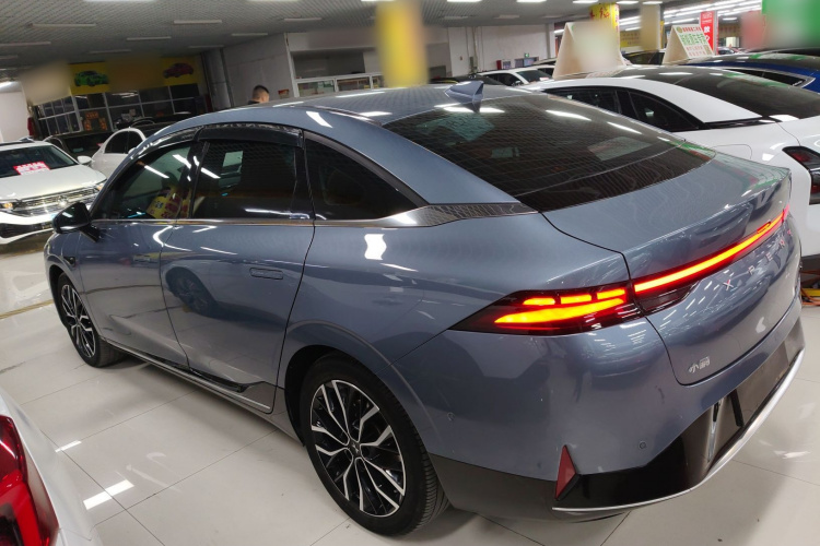 小鹏P5 2022款 460E+车身外观4