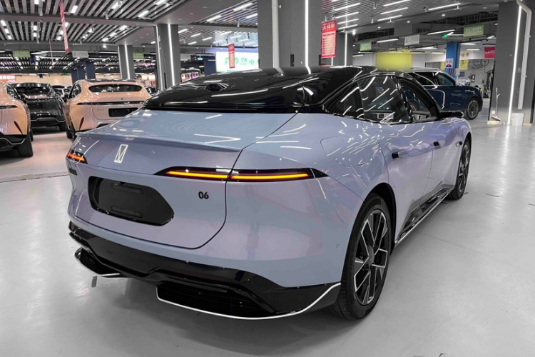 阿维塔06 2025款 Max增程版车身外观6005