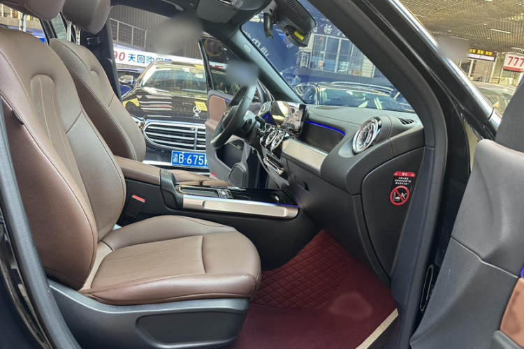 奔驰GLB 2024款 GLB 200 动感型局部细节41