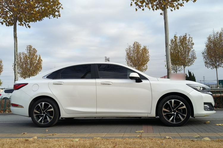 北京汽车 北京U7 2019款 1.5T CVT新智版 国VI车身外观6008