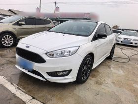 福特 福克斯 2017款 1.5T CTCC 白黑限量版