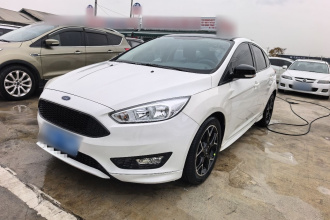 福特 福克斯 2017款 1.5T CTCC 白黑限量版