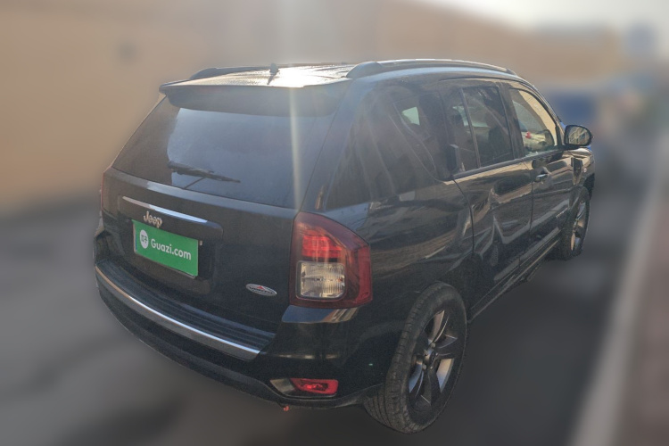 Jeep 指南者(进口) 2014款 改款 2.4L 四驱舒适版车身外观7