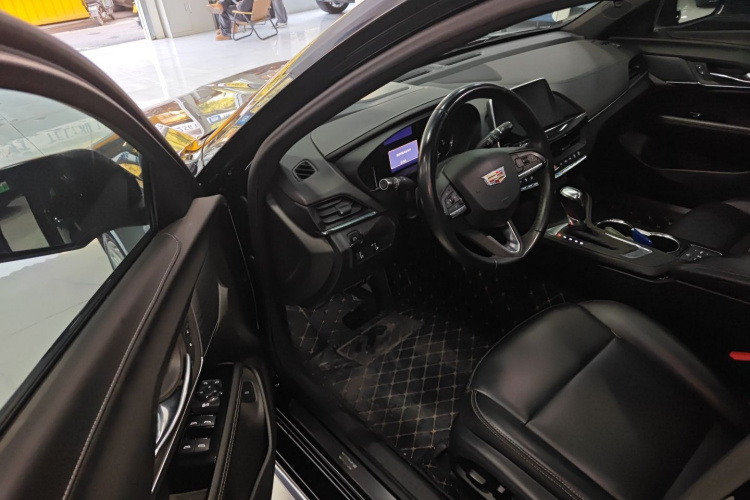 凯迪拉克CT4 2022款 28T 风尚型中控内饰7003